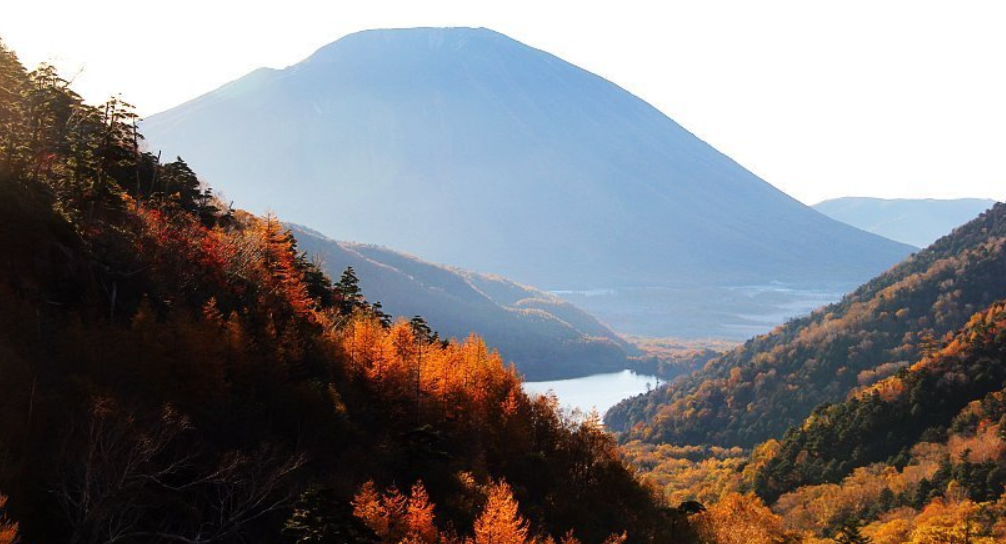 The exposed ridgeline between Okuhotaka and Nishihotaka