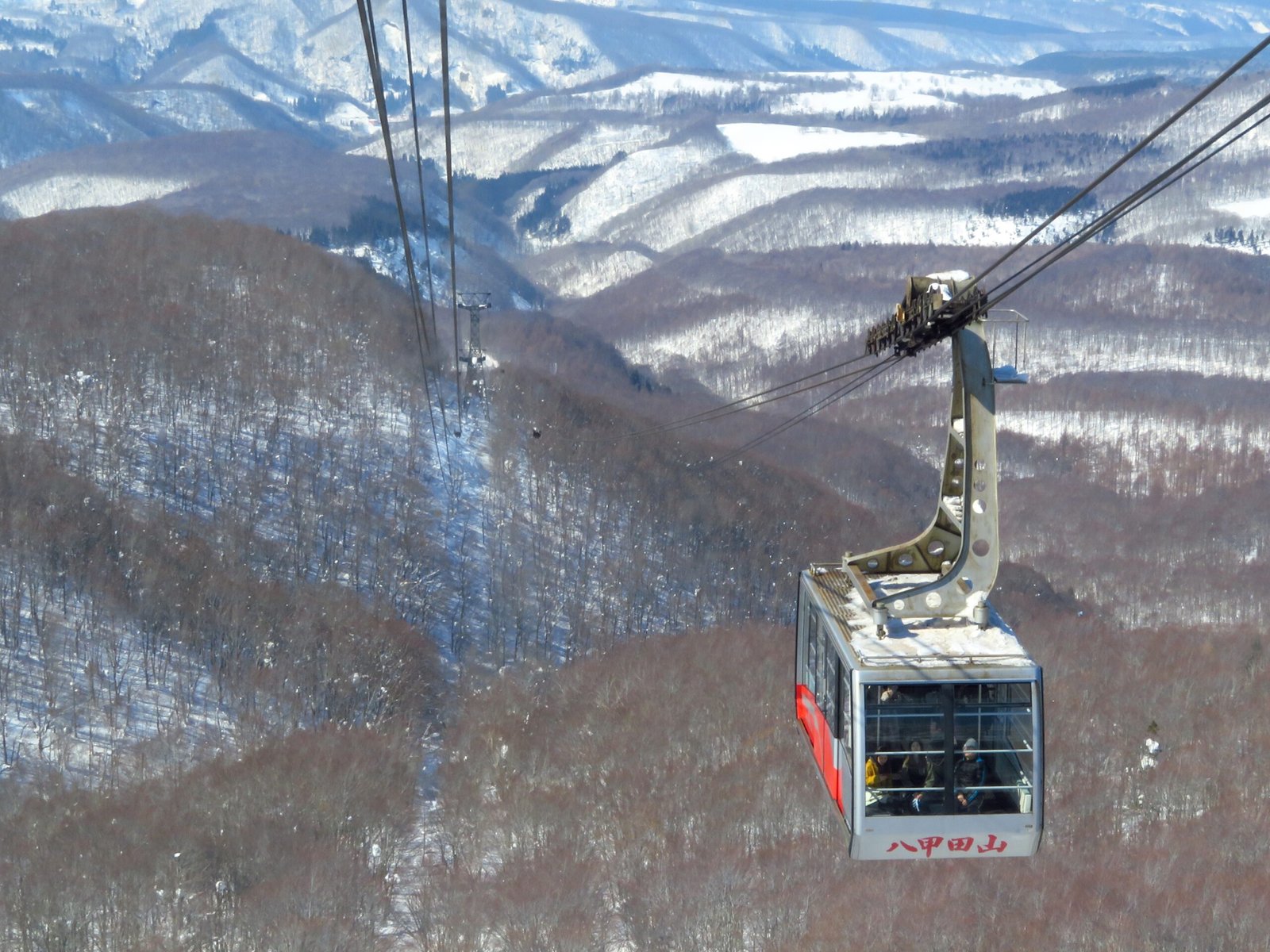 The Hakkoda Ropeway cable car line in winter